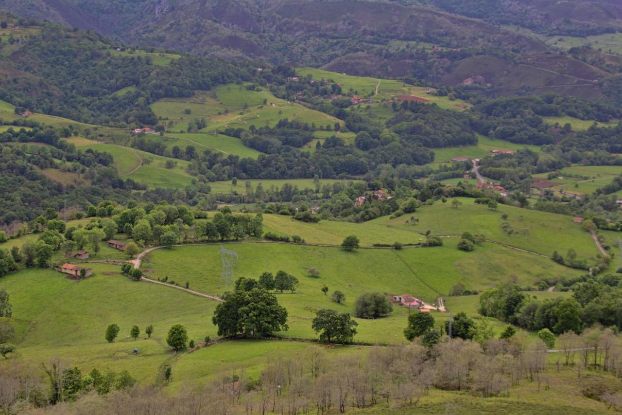 Los Campos Vivienda Vacacional Onís エクステリア 写真